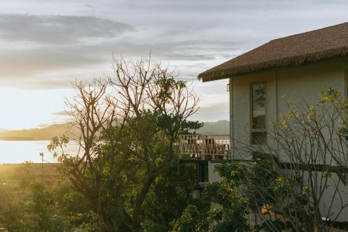 le la lake resort and spa