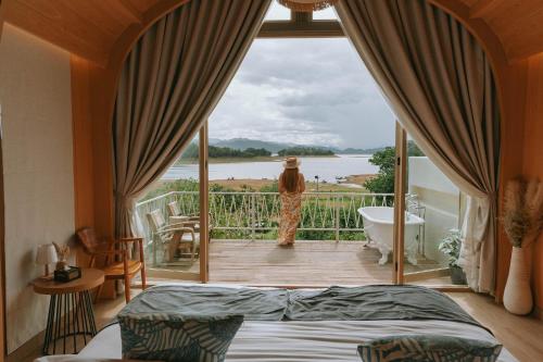 le la lake resort and spa