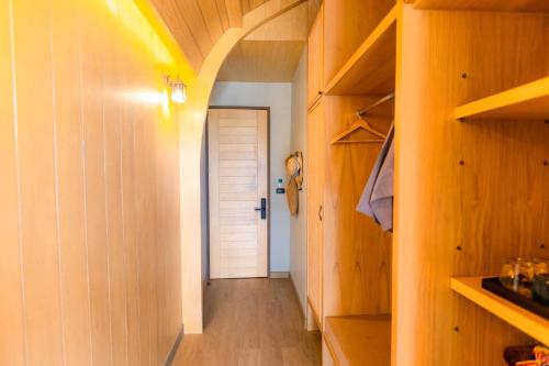 le la lake resort and spa