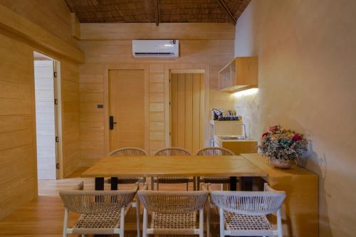 le la lake resort and spa