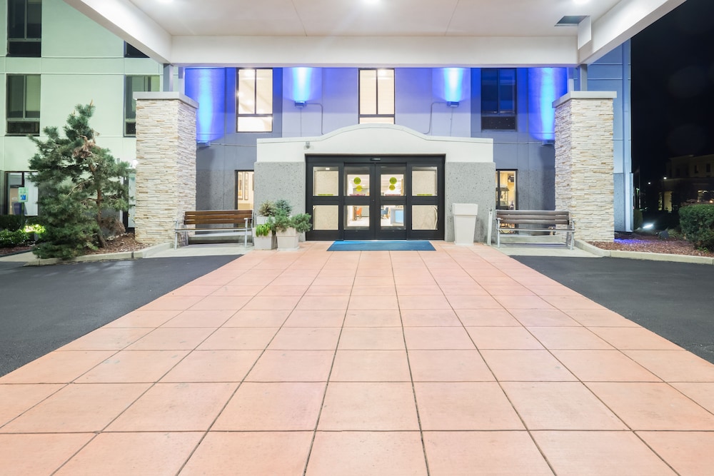 holiday inn express hotel and suites louisville east by ihg