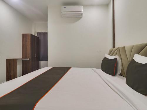 Collection O Rb Grand @ Kompally,,3 star