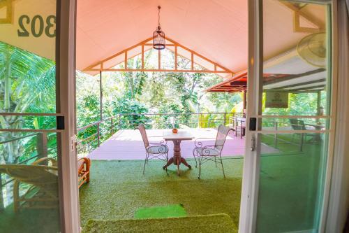 happy garden resort betong thailand