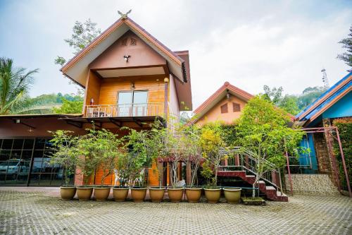 happy garden resort betong thailand