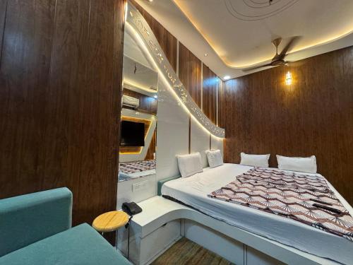 Guruvayur Dham,,3 star