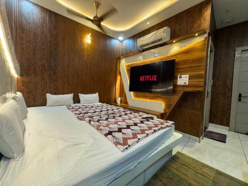 Guruvayur Dham,,3 star