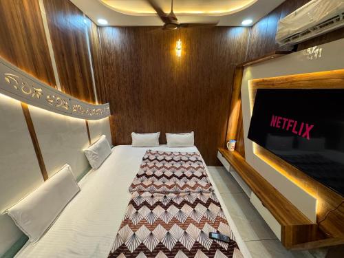 Guruvayur Dham,,3 star