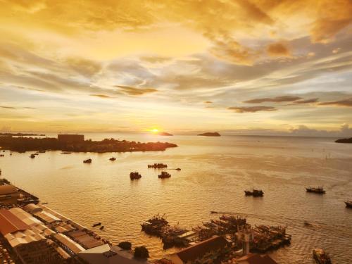the shore kota kinabalu city centre by lw suites