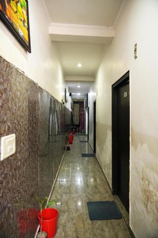 surya inn 1 min walk in from nizamuddin railway