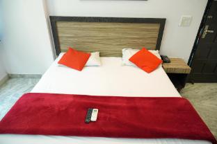surya inn 1 min walk in from nizamuddin railway