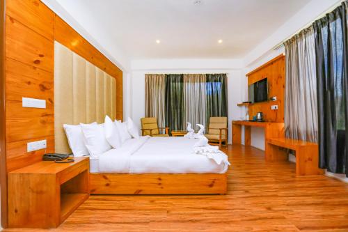 hotel sky desert