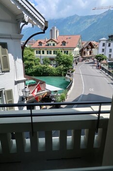 aparthotel krone self check in