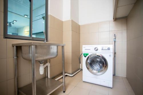 aj suites loft imago kk
