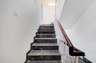 redfox hotel near us biometric