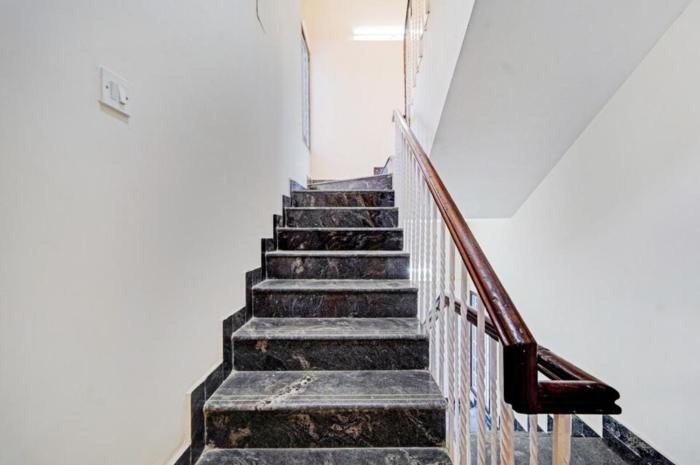 redfox hotel near us biometric