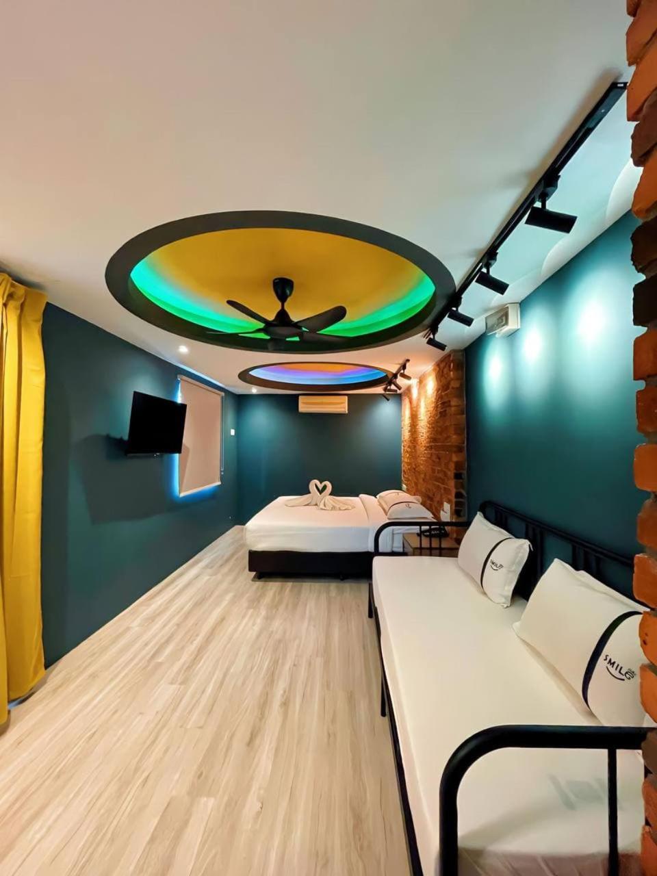 smile hotel balakong