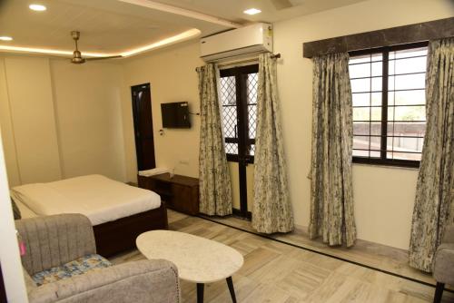 holiday out hotel