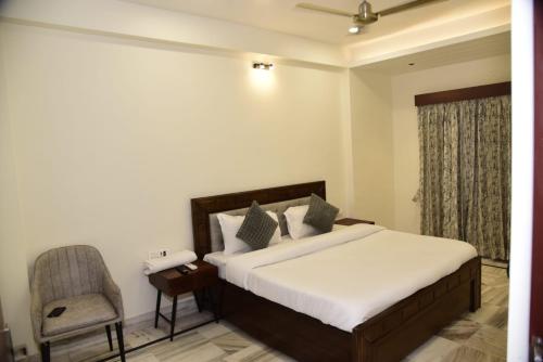 Holiday Out Hotel,,3 star