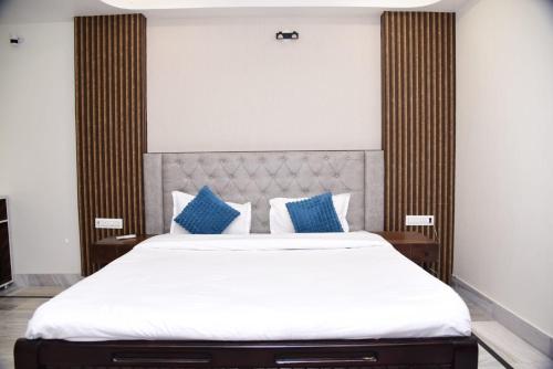 Holiday Out Hotel,,3 star