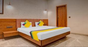 hotel satpura inn
