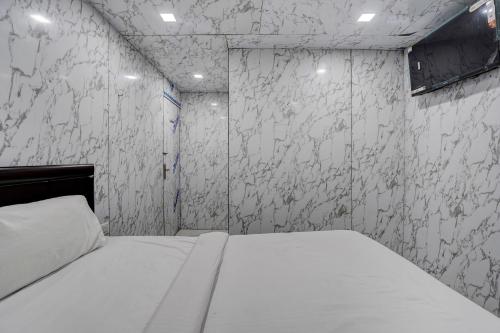 hotel o pop a happy hours plaza