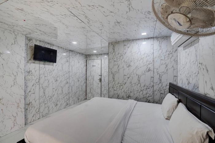 hotel o pop a happy hours plaza