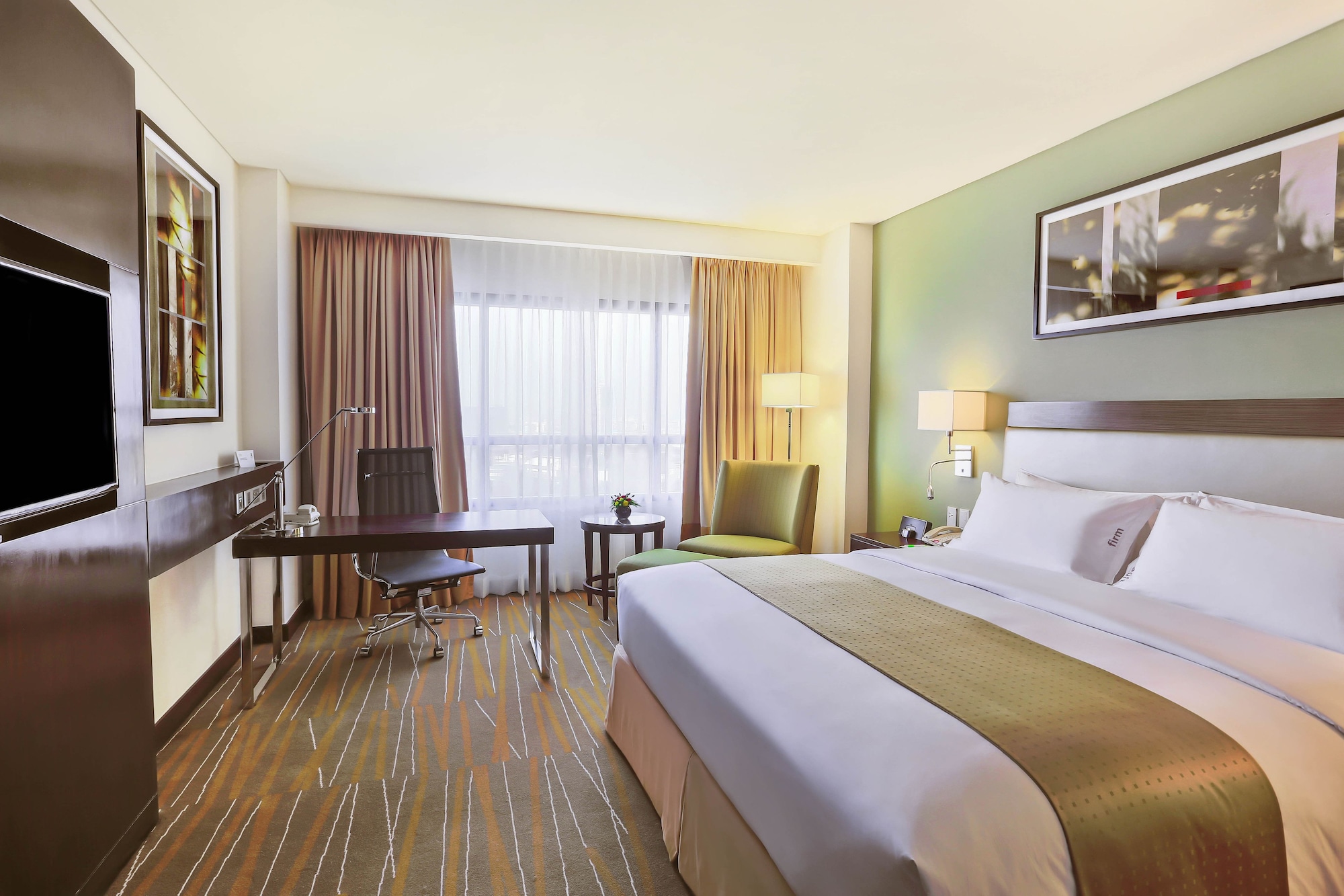 holiday inn and suites makati by ihg