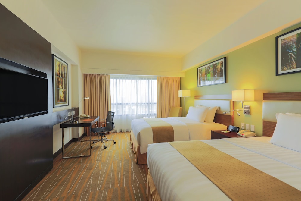 holiday inn and suites makati by ihg