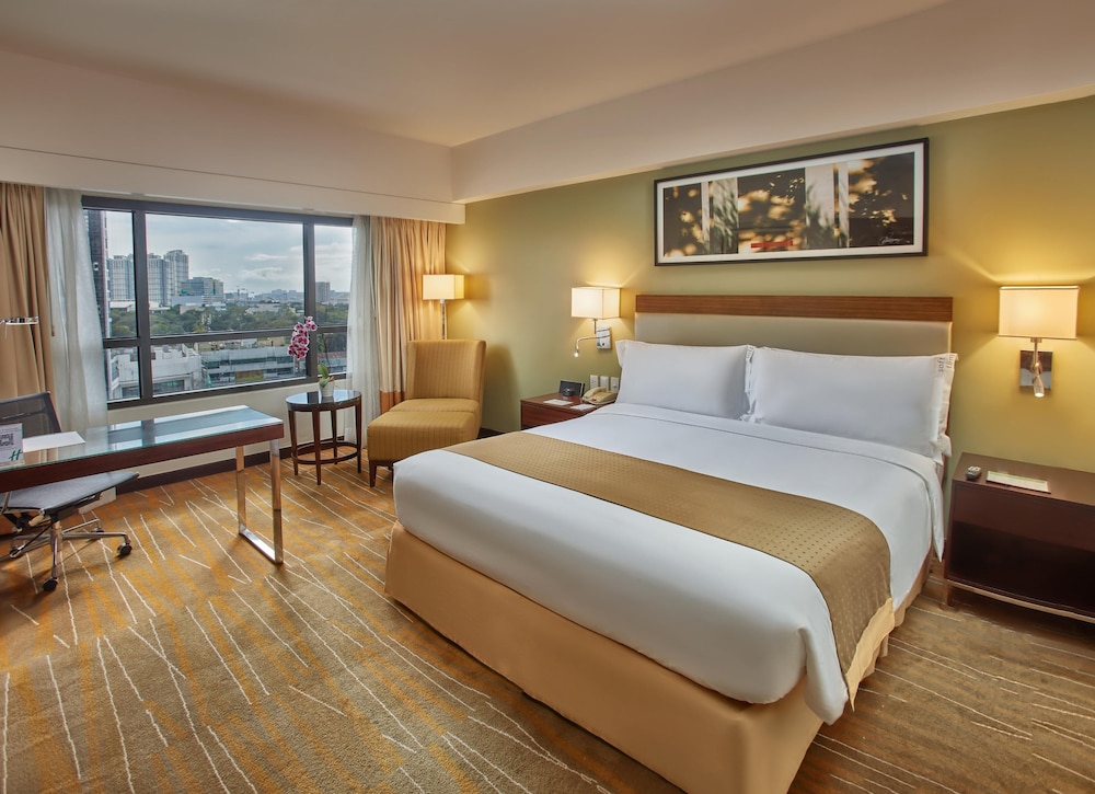 holiday inn and suites makati by ihg