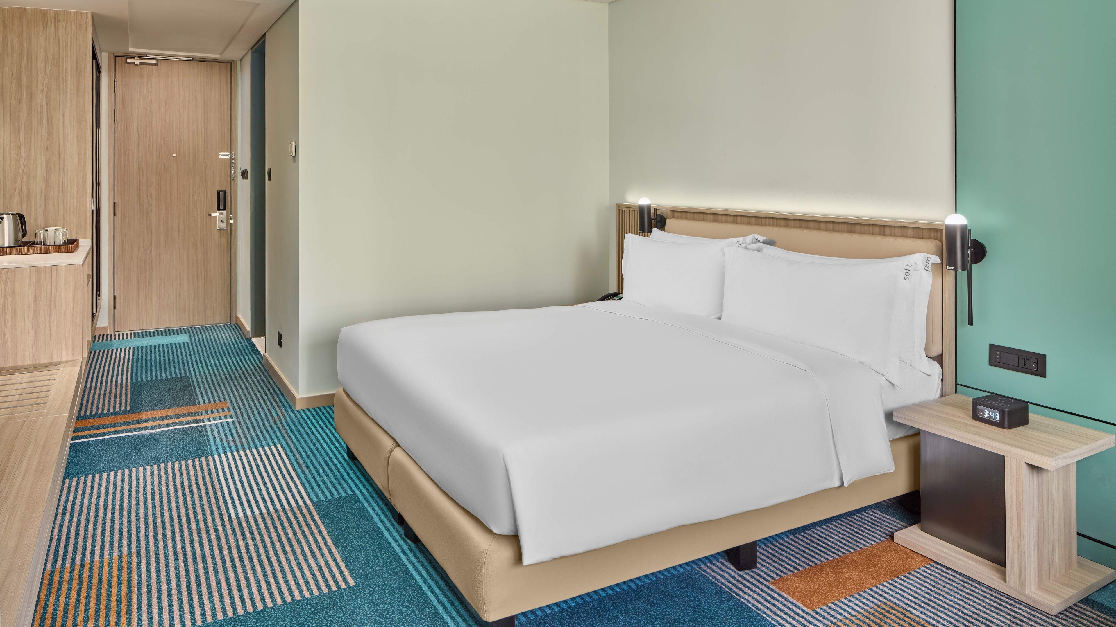 holiday inn and suites makati by ihg