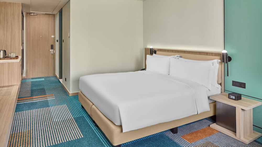 holiday inn and suites makati by ihg