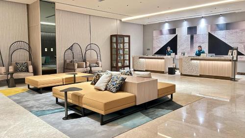 holiday inn and suites makati by ihg