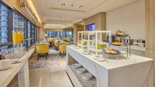 holiday inn and suites makati by ihg
