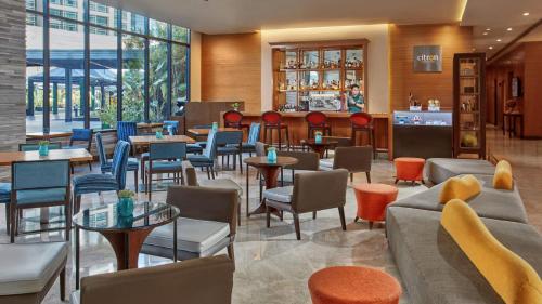 holiday inn and suites makati by ihg