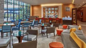 holiday inn and suites makati by ihg