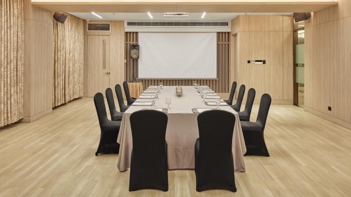 holiday inn and suites makati by ihg