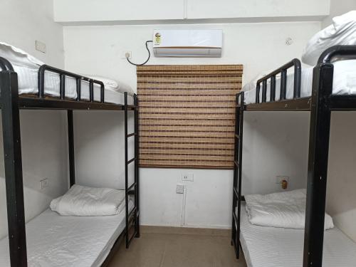 Traveler Hostel,,3 star