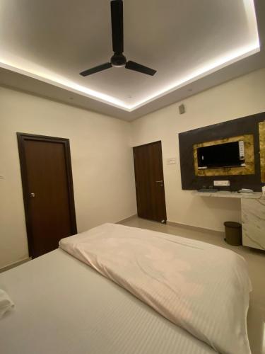 Shivraj Inn,,5 star