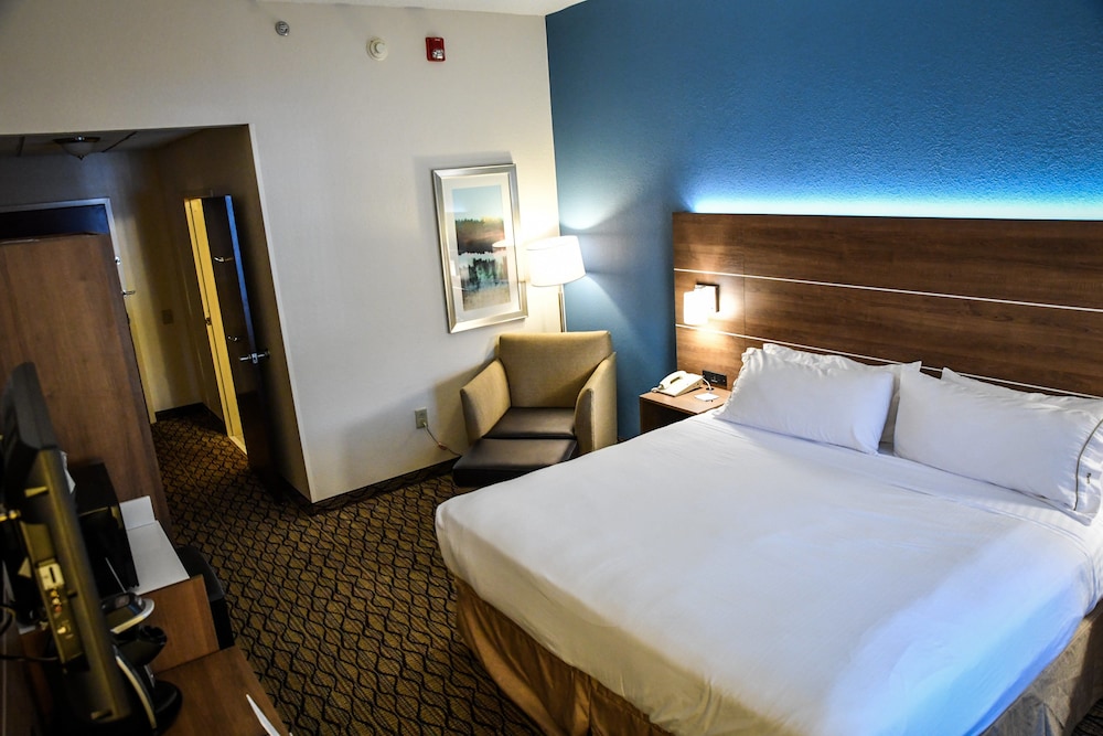 holiday inn express hotel and suites concord by ihg