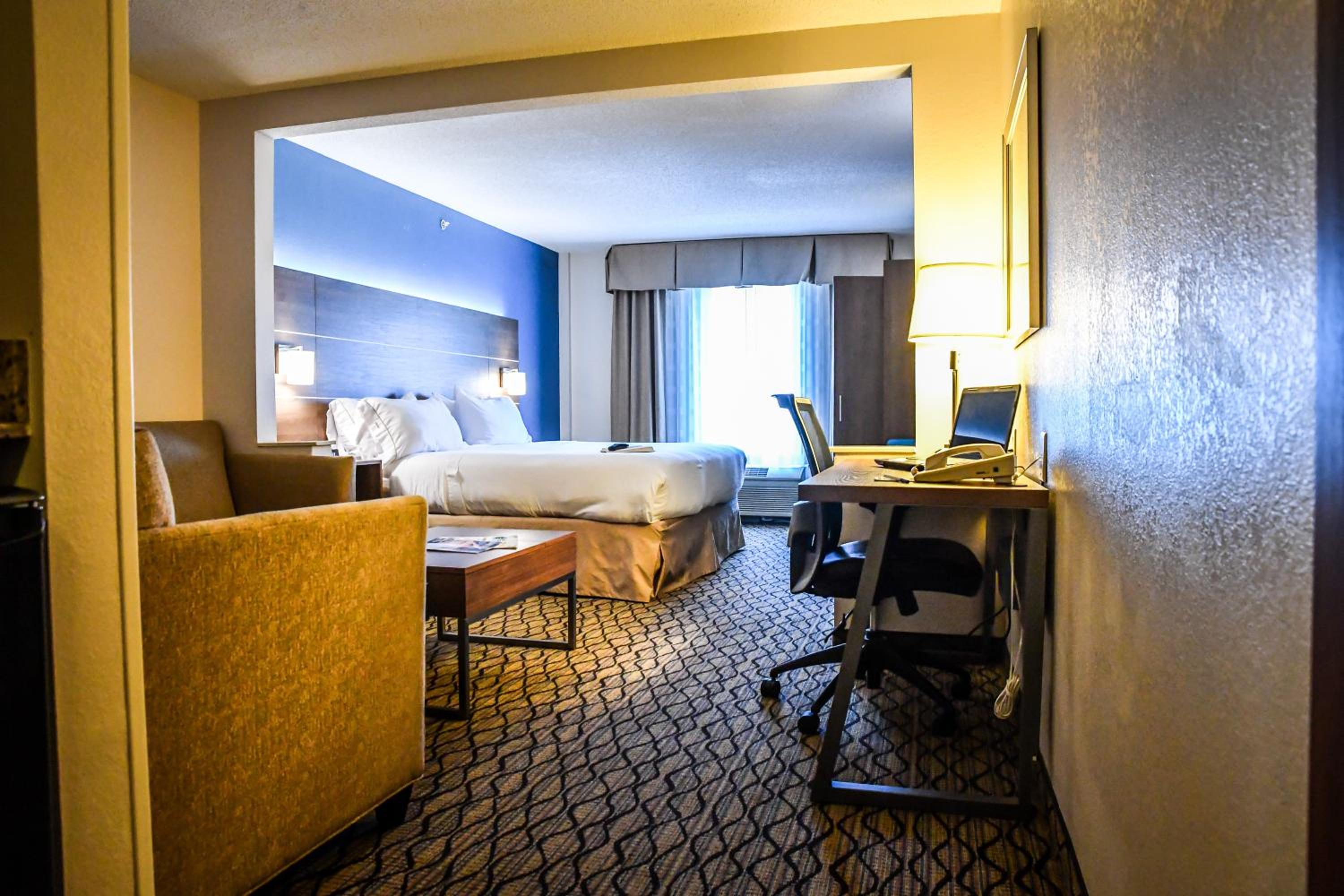 holiday inn express hotel and suites concord by ihg