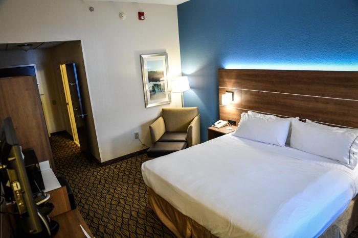 holiday inn express hotel and suites concord by ihg