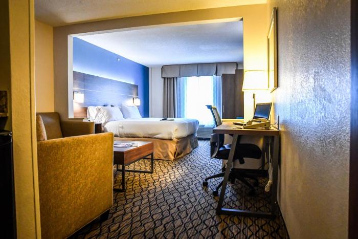 holiday inn express hotel and suites concord by ihg