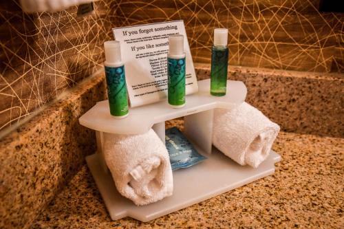 holiday inn express hotel and suites concord by ihg