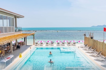 Love Beach Club,,3 star