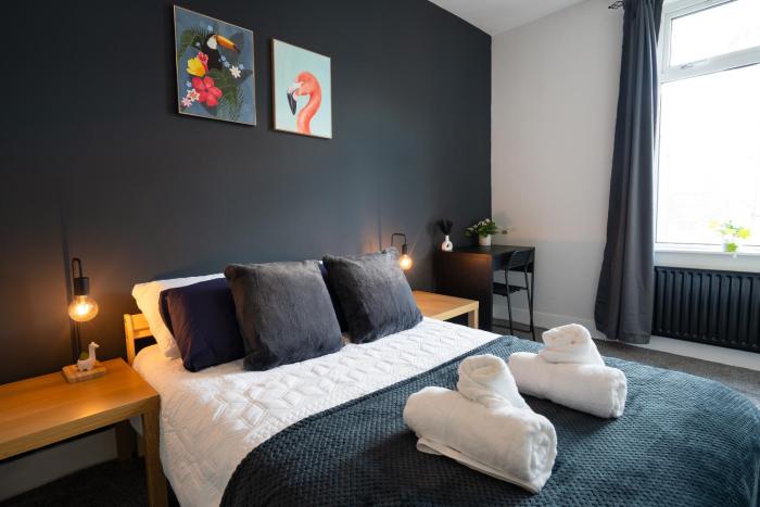 central 2 bedroom house parking