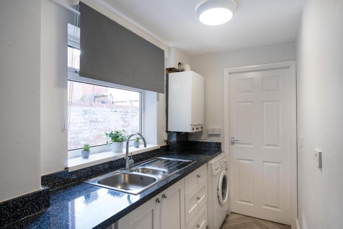 central 2 bedroom house parking