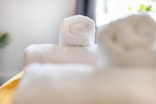 central 2 bedroom house parking