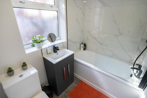 central 2 bedroom house parking