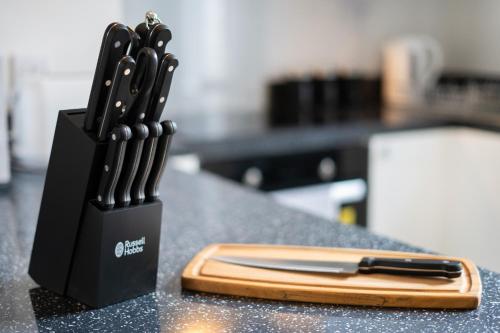 central 2 bedroom house parking