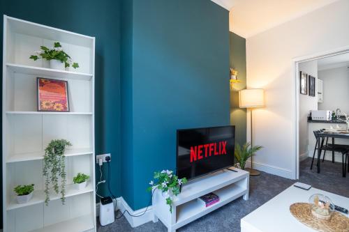 central 2 bedroom house parking